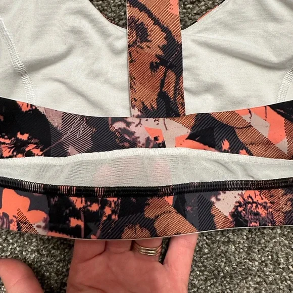 Lululemon Size 10 sports bra - Picture 4 of 7